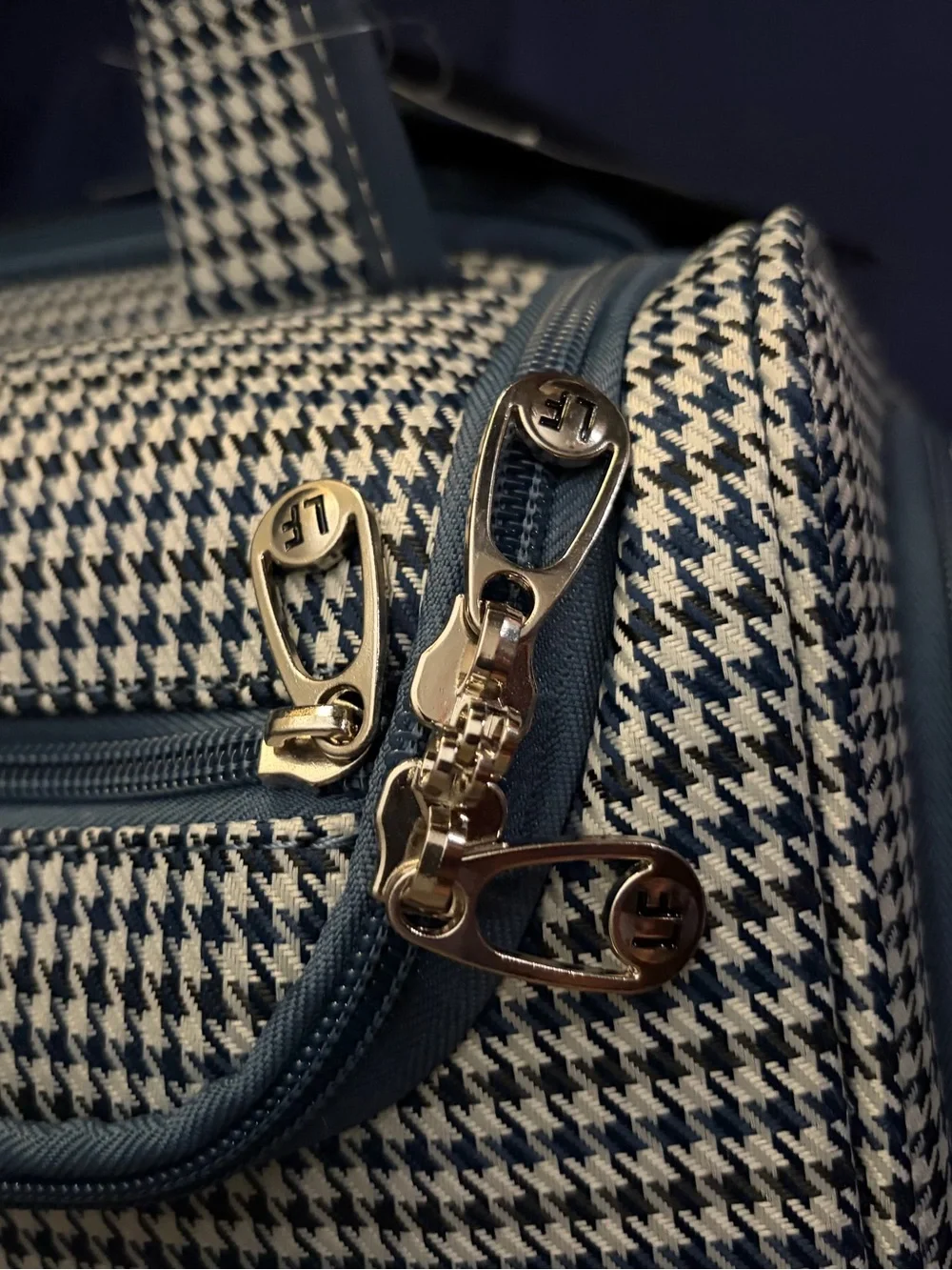 NWT London Fog Under the Seat Abbey lll Blue&White Houndstooth/Telescope/wheels